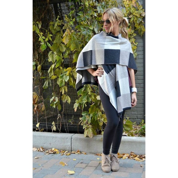lululemon athletica Accessories - lululemon Bundle Up Scarf in Heathered Coal/Grey